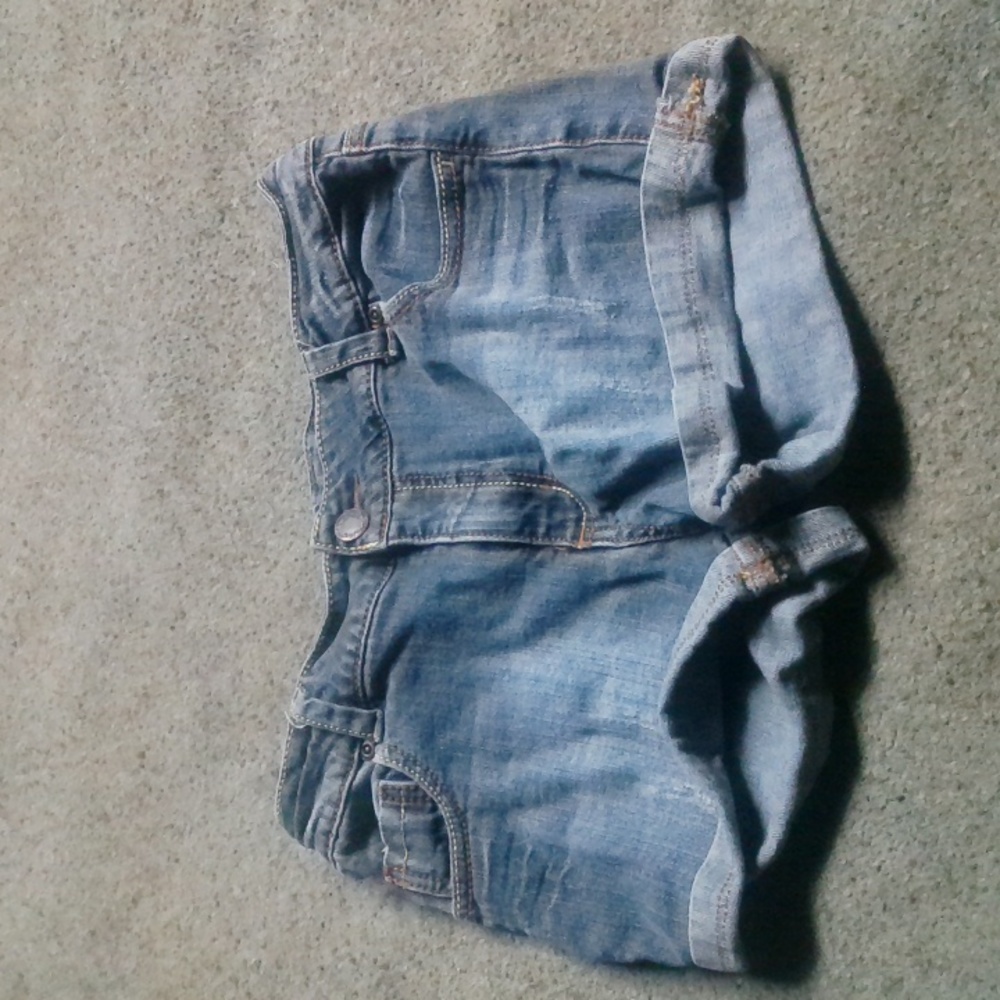 MOSSIMO SUPPLY CO. Jean shorts
